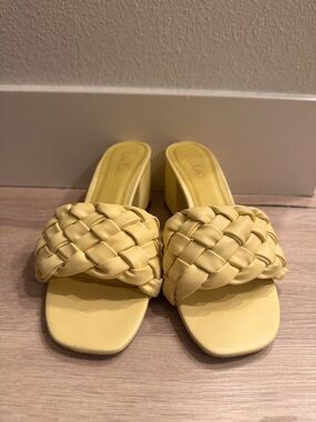 Lulus Braided Slide Heels in Pale Yellow